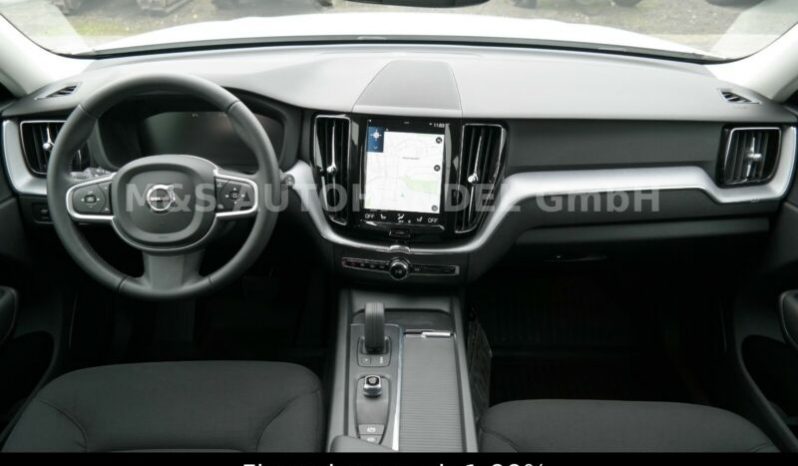 Volvo XC60 B4 Momentum Mild Hybrid AWD A/T full